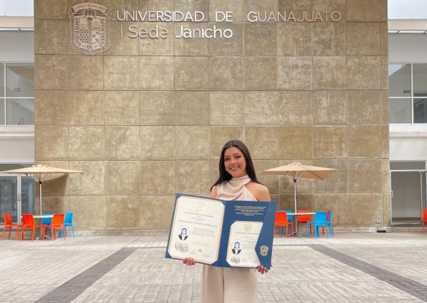 Destaca estudio científico sobre relación de la preeclampsia y las complicaciones respiratorias en neonatos, realizado por estudiante del CCS UG