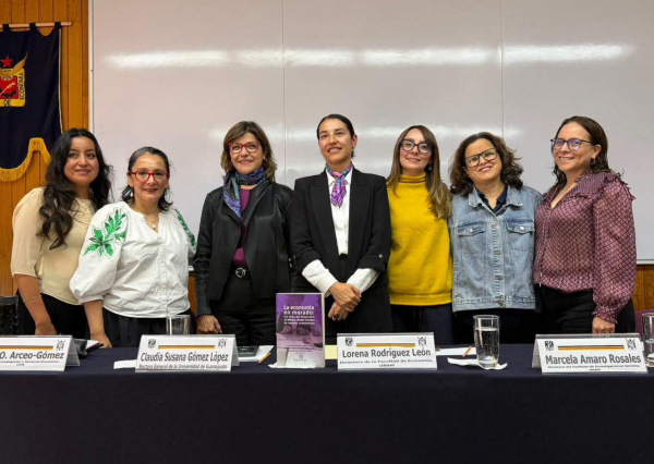 Presentan La economía en morado: los retos del desarrollo en México desde miradas de mujeres economistas en la FILUNI
