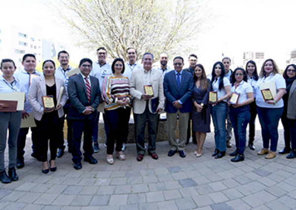 Reconocen programa de mejora continua de trámites y servicios escolares en Campus León
