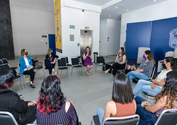 La UG abre espacios de diálogo para las lideresas estudiantiles