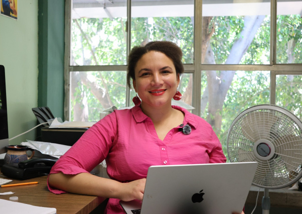 Entender el universo a través de sus fuerzas fundamentales: La Dra. Nana Geraldine Cabo Bizet explora algunos de los grandes enigmas de la física moderna