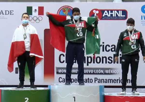 Estudiante de la ENMS de León impone récord panamericano en levantamiento de pesas