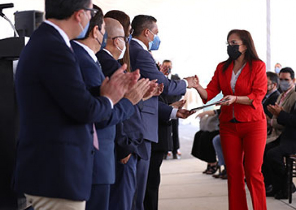 Entregan reconocimientos a especialistas en educación digital 