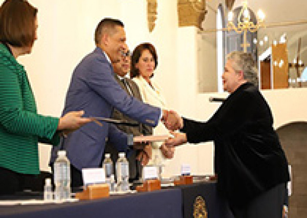 Reconocen al personal con más de 40 años de servicio en el Colegio del Nivel Medio Superior de la UG