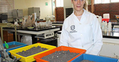 Investigadora UG estudia la variación ambiental histórica de lagos y presas 