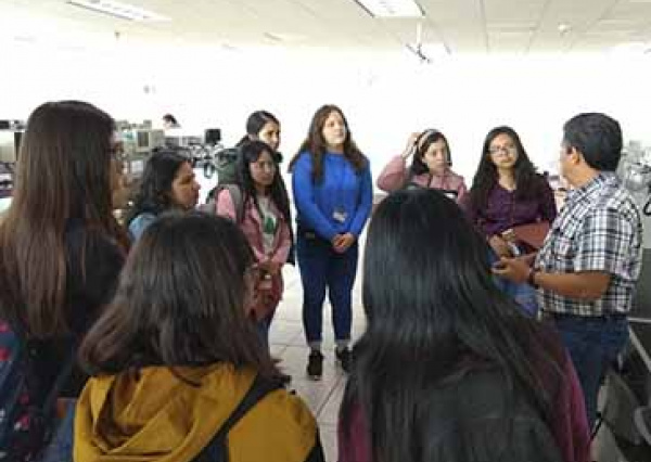UG atrae vocación femenina a las ingenierías