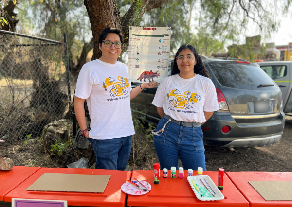 Investigadora universitaria lleva taller de ciencias a comunidad minera 