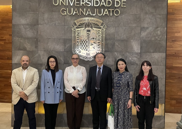Recibe la Universidad de Guanajuato a estudiantes y personal diplomático de la Embajada de la República Popular China para explorar oportunidades de colaboración académica 