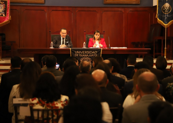 Nos debemos a la sociedad que litiga a pesar de su dolor, de sus carencias y de sus necesidades: Ministra de la SCJN 