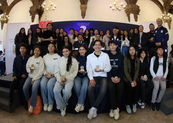 Realizan ceremonia de reconocimiento a estudiantes talento del Colegio del Nivel Medio Superior.