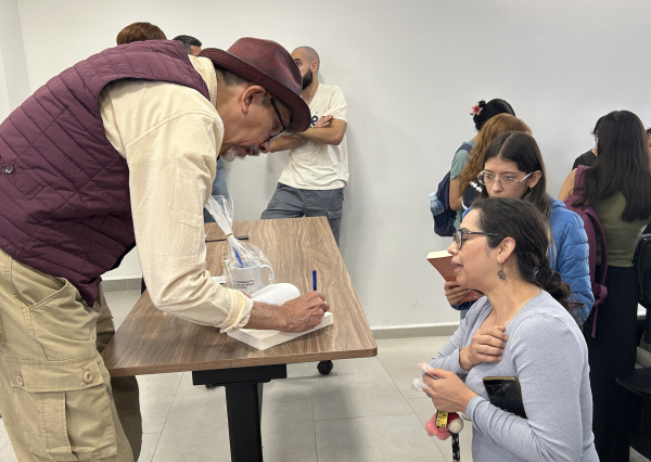 Un encuentro con la tabla periódica: presentación editorial en el Campus León de la UG
