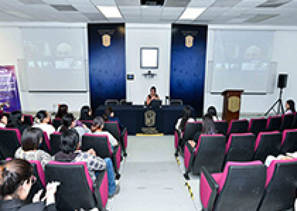 Comunidad estudiantil de la UG reflexiona sobre los retos y perspectivas de la agenda feminista  