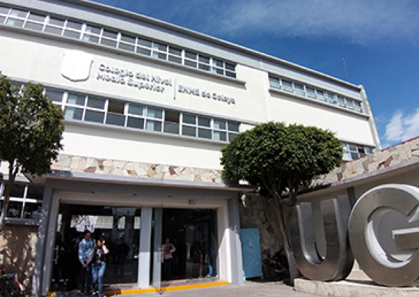 Celebra Escuela de Nivel Medio Superior de Celaya 75 años