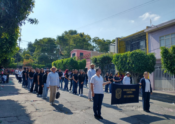 UG Campus Celaya-Salvatierra participa en desfile cívico del 115 aniversario de la Revolución Mexicana