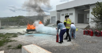 Brigadas del Campus Guanajuato de la UG se capacitan en manejo de extintores