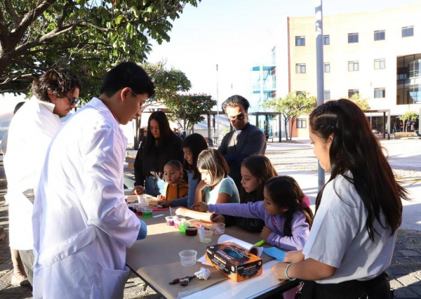 Fomenta UG el interés en la ciencia a través de la Noche de las Estrellas