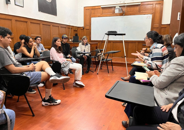 Se reúnen estudiantes y autoridades universitarias para dialogar sobre pliegos petitorios