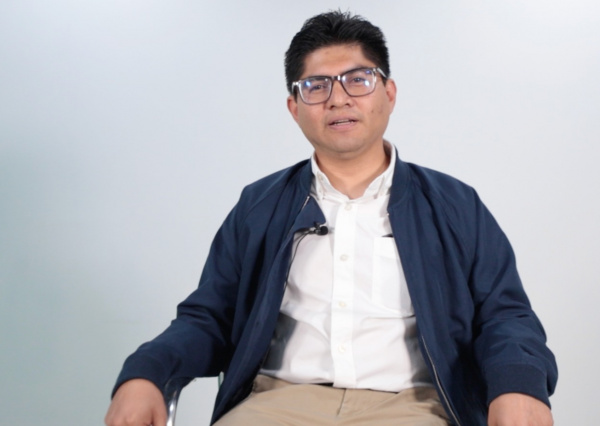 “Esquemas para construir una ventana” es el nuevo libro del Mtro. José Antonio Banda Rangel, profesor de la ENMS Irapuato