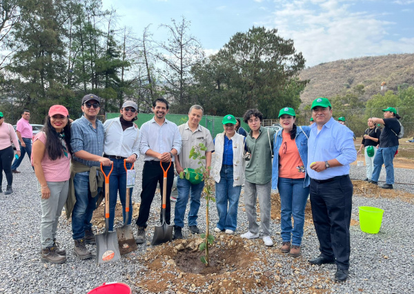 UG celebra el Día Internacional de la Madre Tierra con jornada de reforestación