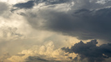 Calor, lluvias, ráfagas de viento y descenso de temperatura: meteorólogo de la UG advierte cambios en las condiciones del tiempo