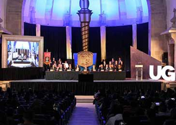 Homenajea UG a sus estudiantes de excelencia académica 