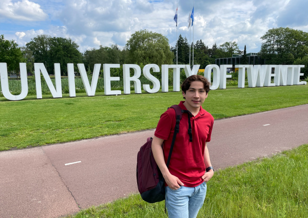 Alumno UG hizo investigación en ciencias ópticas en los Países Bajos