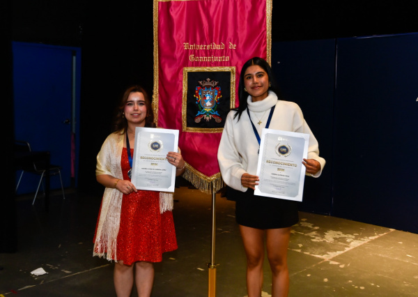 Reconocen a los mejores promedios anuales del Campus León de la UG