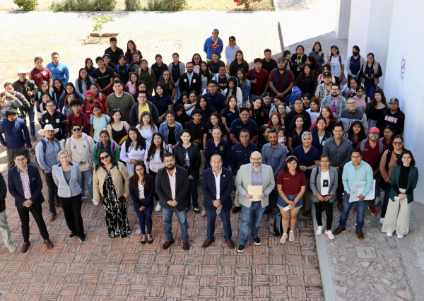 Comunidad del CINUG aprende y desarrolla habilidades en “Efecto Abeja Conectando la Colmena”