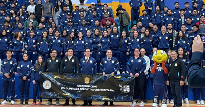 Entrega Rectoría de Campus Guanajuato uniformes a Delegación de la Olimpiada Deportiva Universitaria