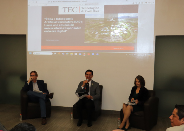 Organiza UG Seminario sobre Inteligencia Artificial Generativa en las Organizaciones y la Educación