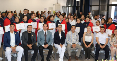 CINUG celebra a comunidad egresada de Enfermería y reconoce los mejores promedios 