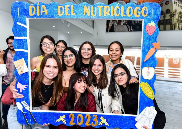 Las y los nutriólogos del Campus León de la UG conmemoran su día en jornada académica