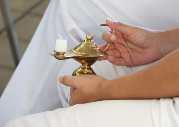 Celebran Pase de luz en la Licenciatura en Enfermería y Obstetricia de la DCSI UG
