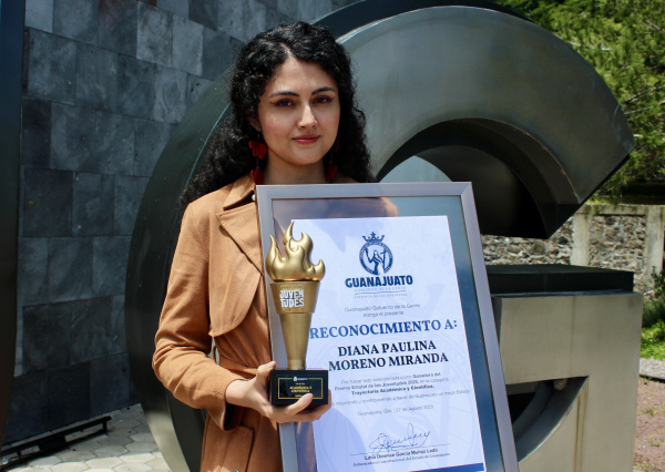 Premio Estatal de las Juventudes 2025 distingue a egresada UG por su trayectoria académica y científica