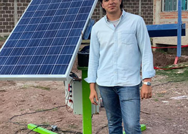Con un panel solar inteligente, estudiante UG gana primer lugar en concurso de la ONU