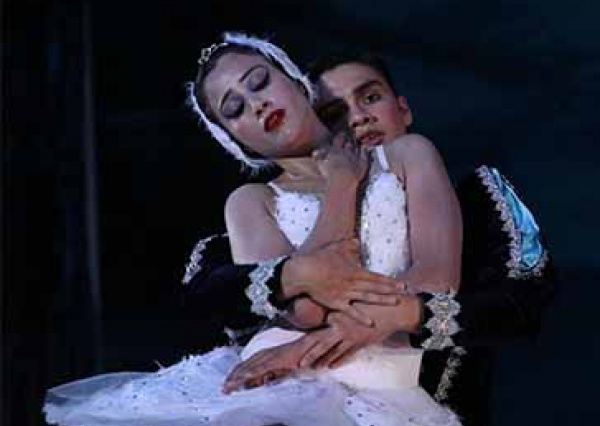 Presenta Compañía de Artes de la UG la obra clásica de ballet “El Lago de los Cisnes”