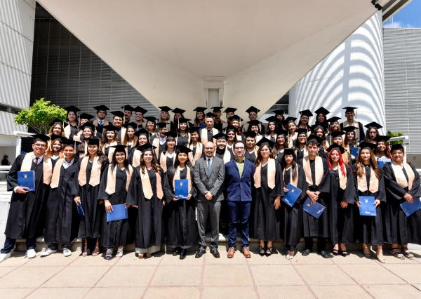 Egresan del Campus León profesionales de las Ciencias Sociales