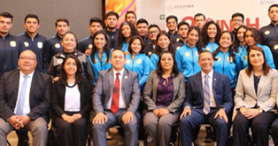 Universitarios renuevan el fuego simbólico de la libertad en la Alhóndiga de Granaditas