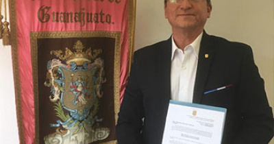 Designan como Director de la ENMS Salvatierra al Mtro. Francisco Javier Vaca González