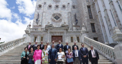 Reconocen a Generación 1967-1971 de Abogados y Notarios UG