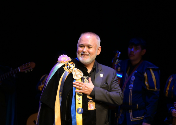 Javier Camarena comparte escenario con el Mtro. Ángel Rodríguez y las Estudiantinas de la UG