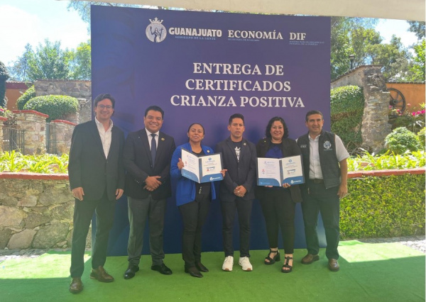 Docentes de la ENMS Silao reciben certificación en crianza positiva