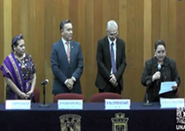 Entrega Rectora del Campus Guanajuato de la UG presea “Francois Julien La-Ferriere”