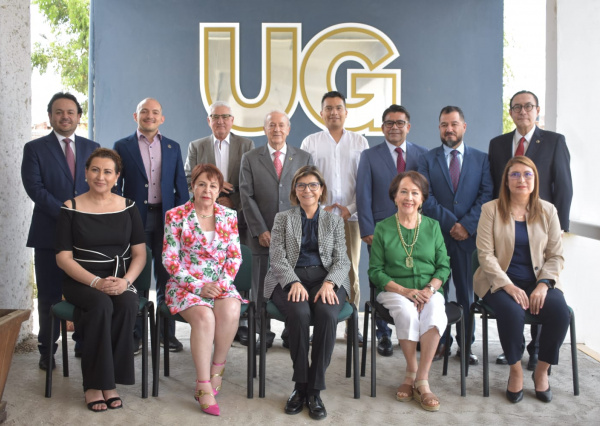 Designan a la Lcda. Refugio Camarena Presidenta del Patronato de la UG