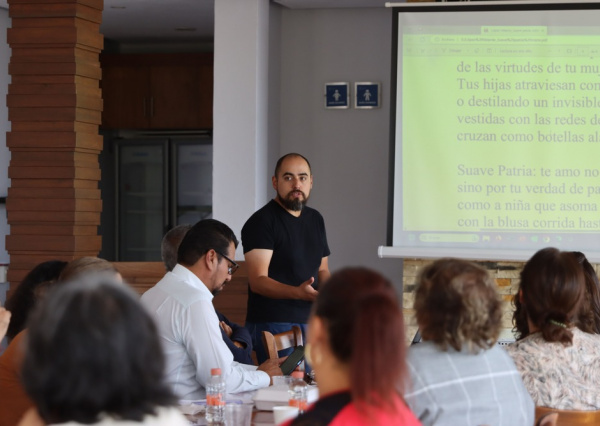 Realizan taller de poesía dirigido al personal docente 