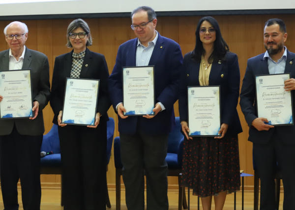 UNAM y UG, juntas en conversatorio sobre educación