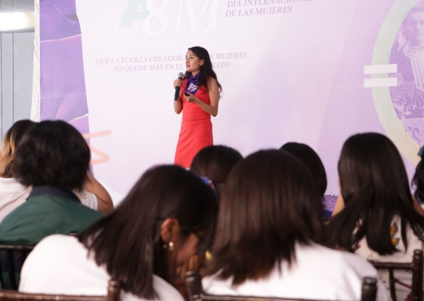 Se preparan mujeres UG para incidir en la construcción de espacios digitales seguros 