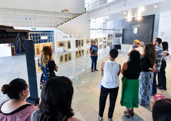 Se inaugura la exposición fotográfica “Memorias que habitan la ciudad” en el Campus León de la UG