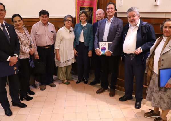 Presentan obra póstuma del Mtro. Luis Rionda Arreguín en la UG