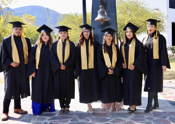 Egresa del CINUG la 5.ª generación de Ingenierías y reconocen su aprovechamiento académico